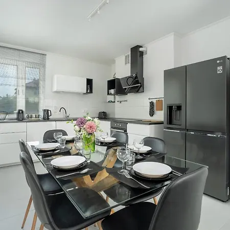 Beautiful House With Balcony, Ideal For Families By Renters Poznań