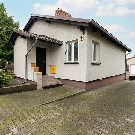 Beautiful House With Balcony, Ideal For Families By Renters Semesterbostad Poznań