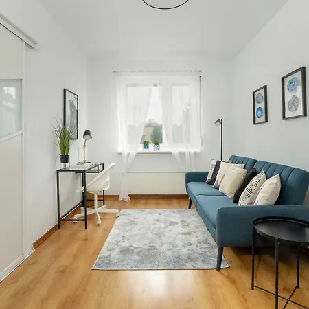 Beautiful House With Balcony, Ideal For Families By Renters Poznań