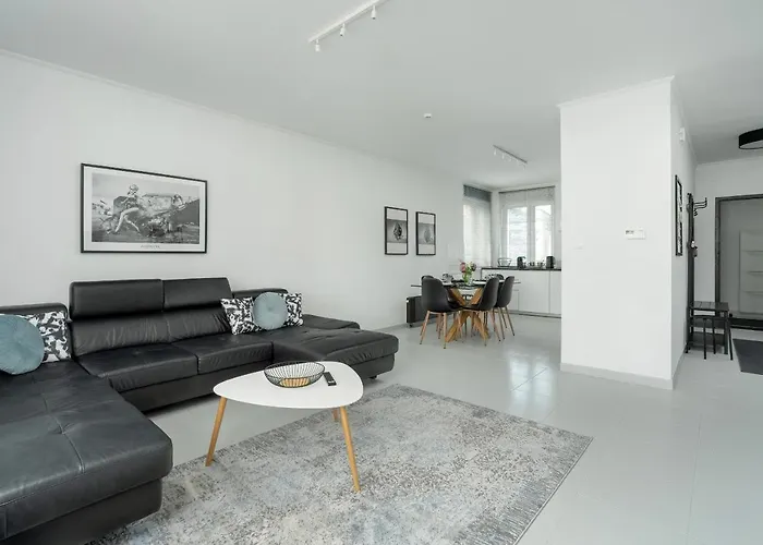 Beautiful House With Balcony, Ideal For Families By Renters Poznan