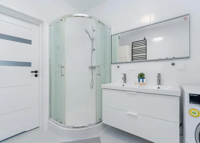 Beautiful House With Balcony, Ideal For Families By Renters * Poznan