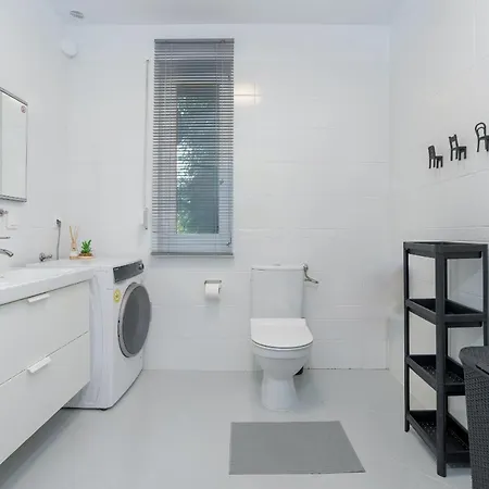 Σπίτι διακοπών Beautiful House With Balcony, Ideal For Families By Renters *