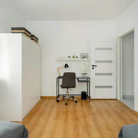 Beautiful House With Balcony, Ideal For Families By Renters Σπίτι διακοπών *