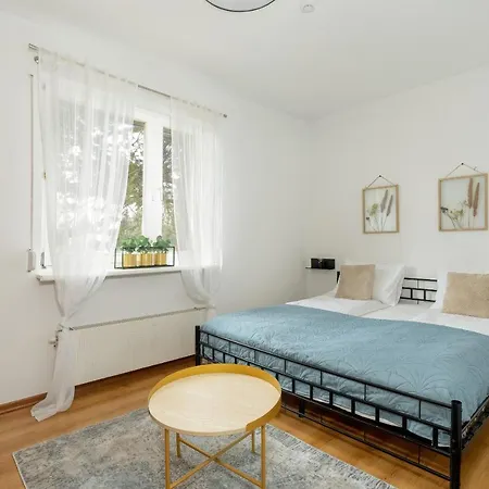 Beautiful House With Balcony, Ideal For Families By Renters * Πόζναν