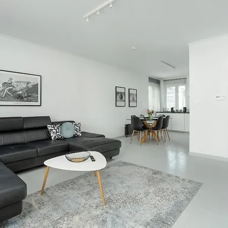 Beautiful House With Balcony, Ideal For Families By Renters Poznan