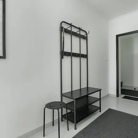 Beautiful House With Balcony, Ideal For Families By Renters Σπίτι διακοπών Πόζναν