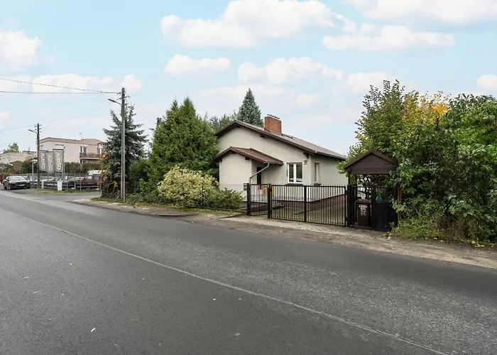 Beautiful House With Balcony, Ideal For Families By Renters Dom wakacyjny *